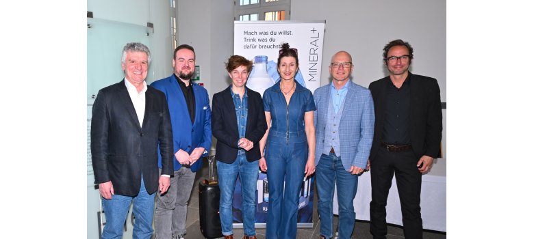 Michael Ophelders, Verwaltungsleiter Kevin Stoye, stellvertretende Intendantin Caroline Stolz, Sabine Brandauer, Oberbürgermeister Dirk Meid und Intendant Alexander May