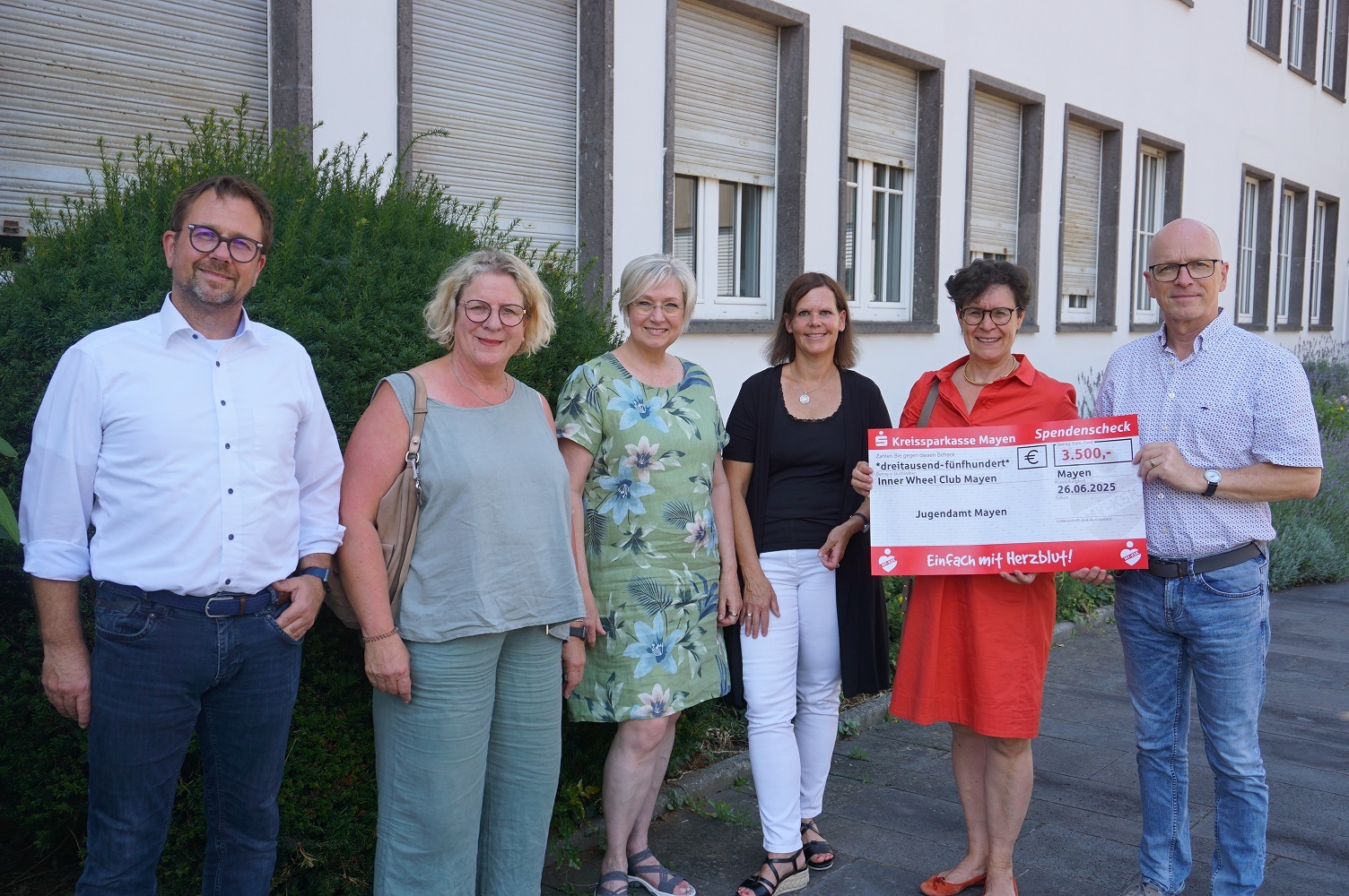 v.l.n.r.: Fachbereichsleiter Peter Brück, Gaby Guckenbiehl, Dorothee Kreling, Anette Bretz-Stotz, Susanne Hannes und Oberbürgermeister Dirk Meid
