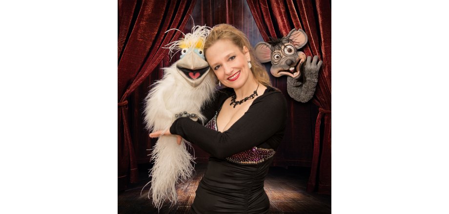 Auch im kommenden Jahr bietet Gleichstellungsbeauftrage Dr. Ina Rüber-Teke verschiedene Veranstaltungen an Murzarella mit zwei ihrer Puppen