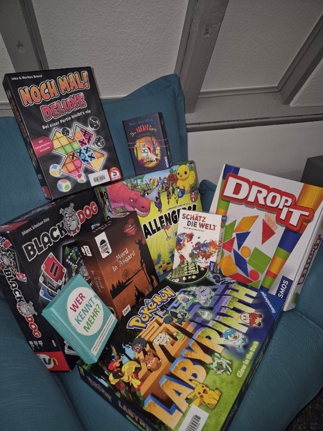 Viele verschiedene Gesellschaftsspiele nebeneinander