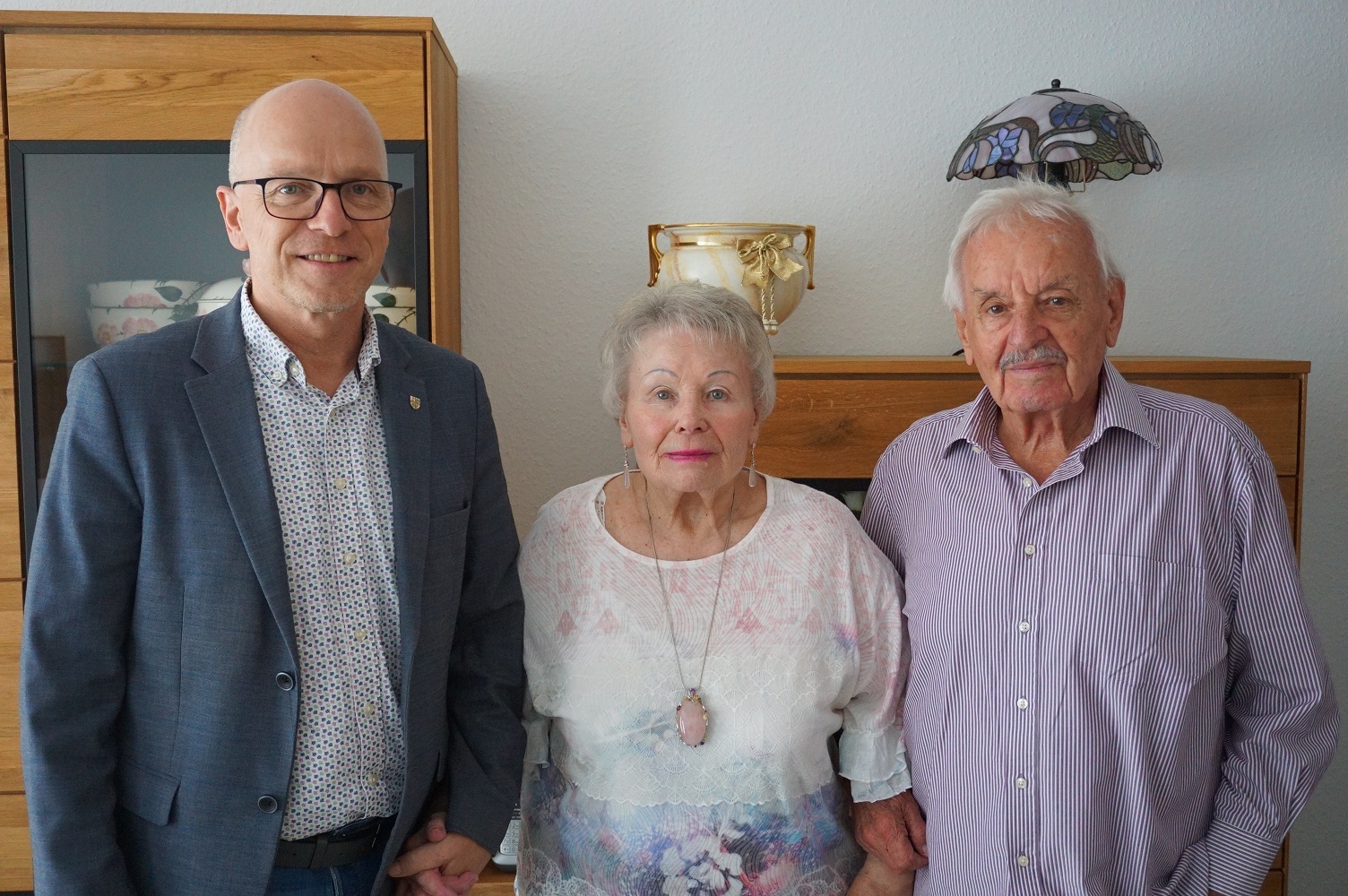 Oberbürgermeister Dirk Meid (links) mit Brunhilde und Georg Schwager