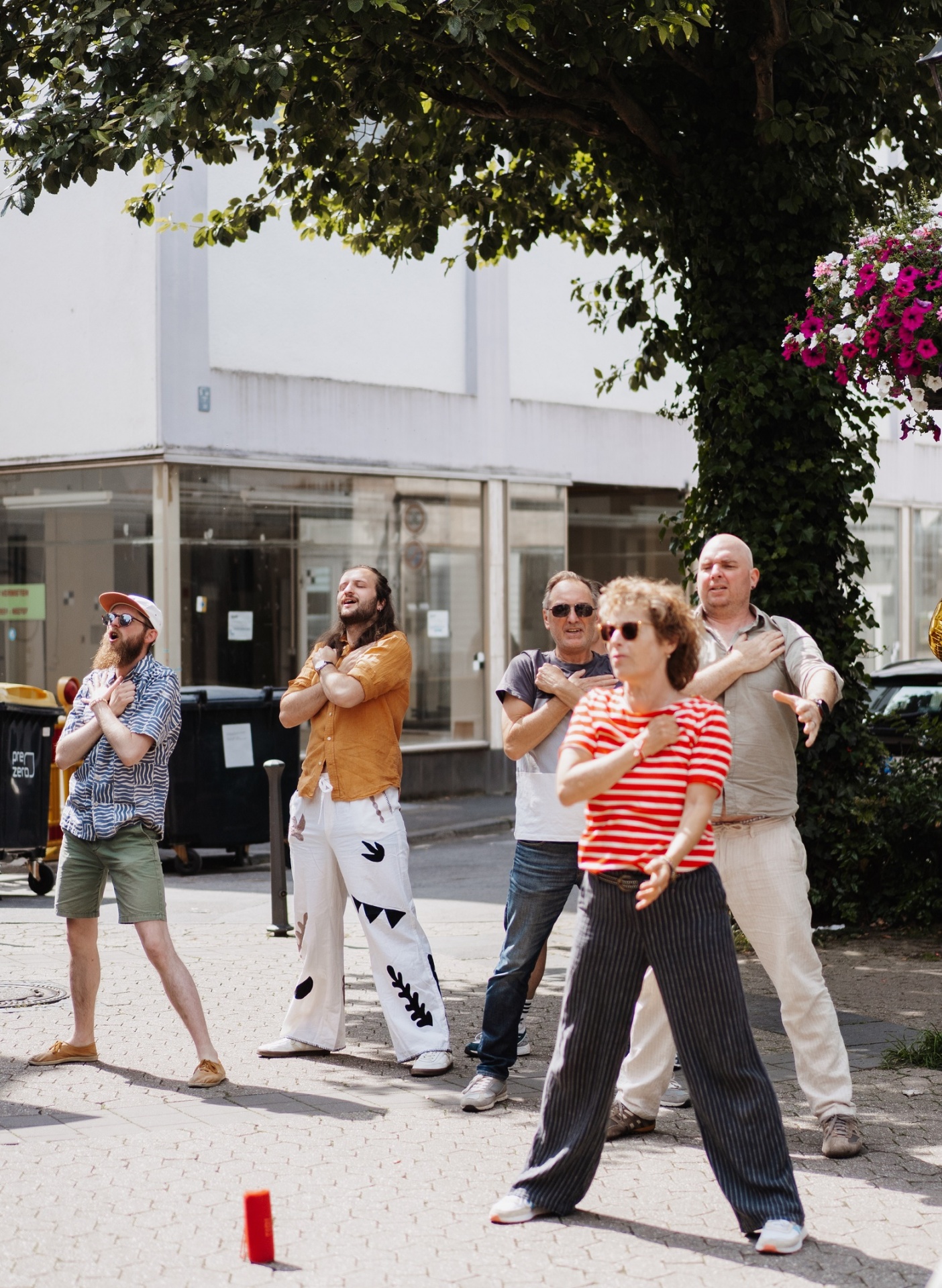 Stellten bereits beim Brückenstraßenfest ihre tänzerischen Fähigkeiten unter Beweis: Die Schauspieler des Stücks „Ladies Night“