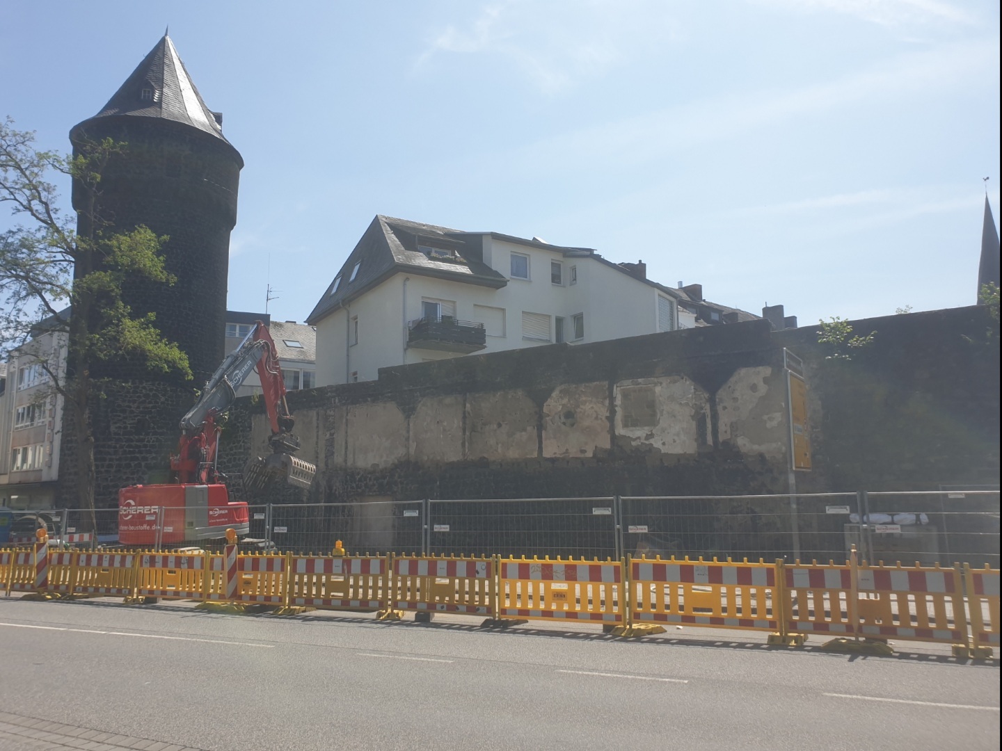 Baustelle vor einem Gebäude
