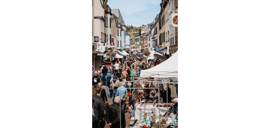 Blick in die Menge beim Pflingstmarkt