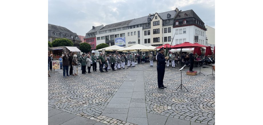 Musikzug der Schützen auf dem Marktplatz