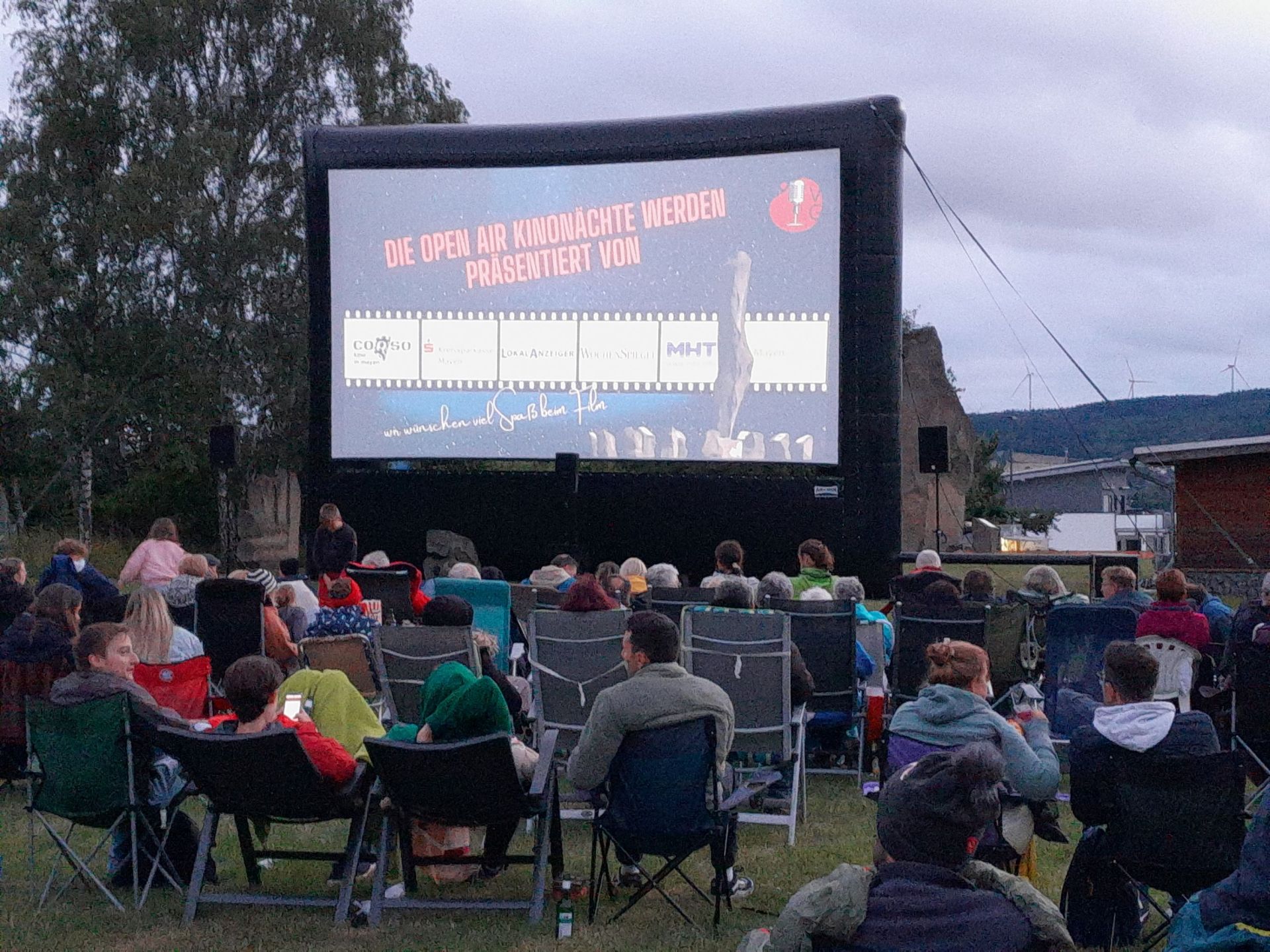 Ein voll besetztes Open Air Kino