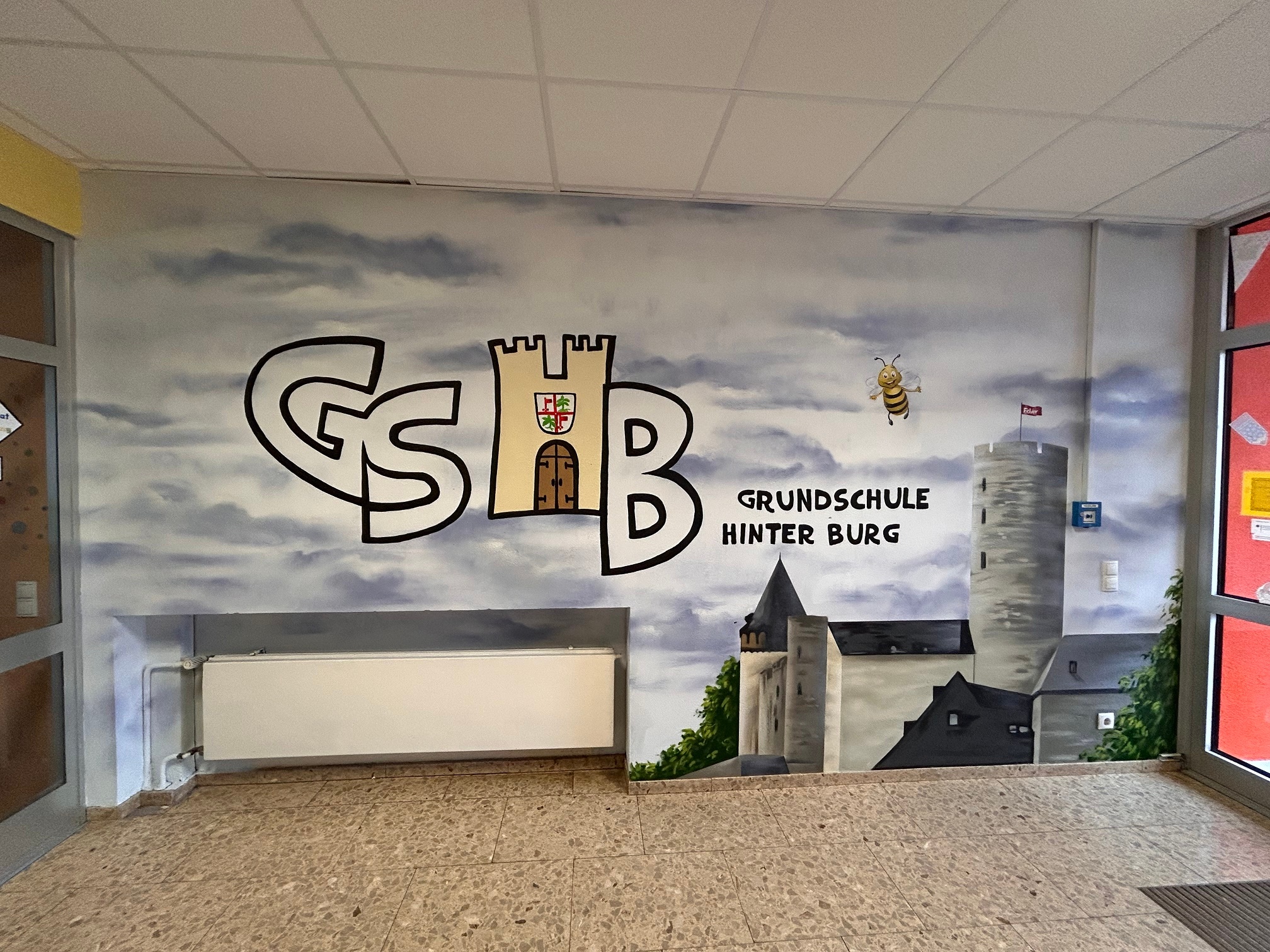 Die neu gestaltete Wand erstrahlt in neuem Glanz