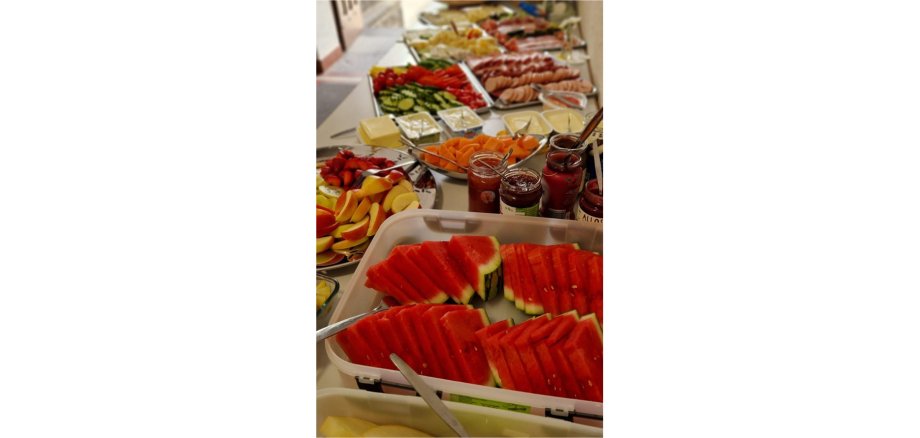 Großes Frühstücksbuffet mit großer Auswahl