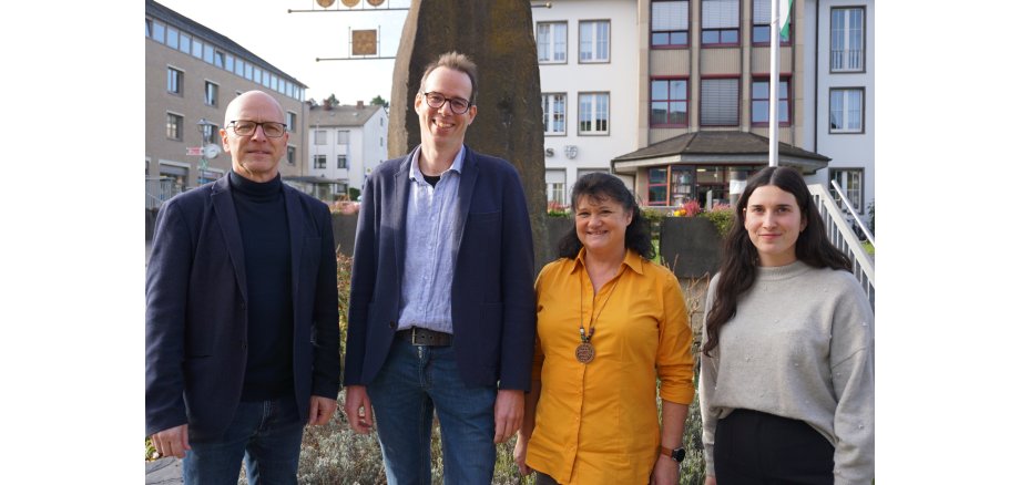 v.l.n.r. Oberbürgermeister Dirk Meid, Dr. Christian Grieshaber, Dagmar Luxem, Teresa Welling