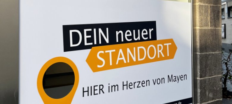 Schaufensteraktion für eine lebendige Mayener Innenstadt erfolgreich abgeschlossen Schaufenster eines Leerstandes mit Beklebung