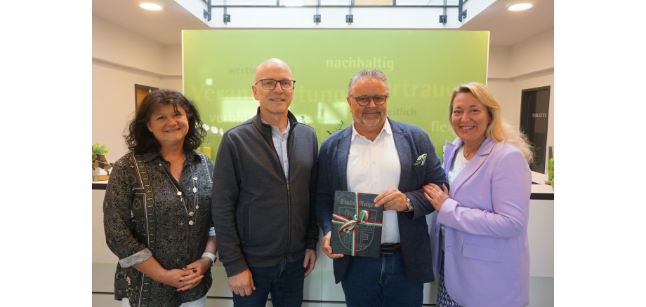 v.l.n.r.: Dagmar Luxem, Oberbürgermeister Dirk Meid, Martin Winninger, Eva Winninger