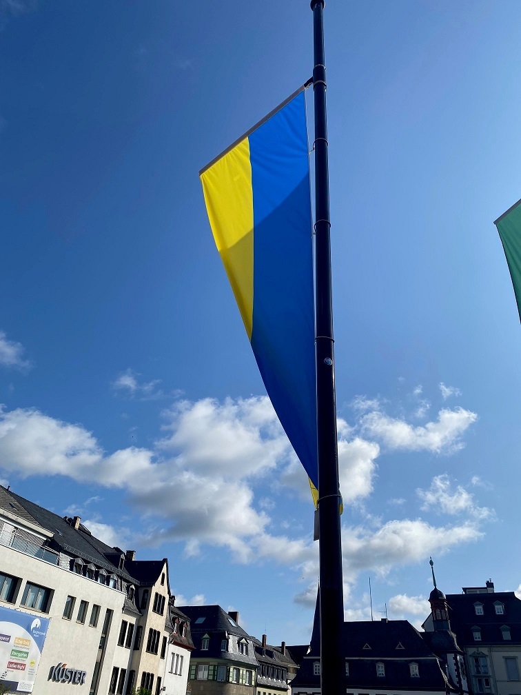 Informationsveranstaltung zur Solidaritätspartnerschaft am 29. Oktober Die ukrainische Flagge wurde auf dem Oktagon gehisst.