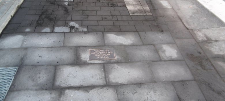 Darstellung des ehemaligen Verlaufs der Stadtmauer