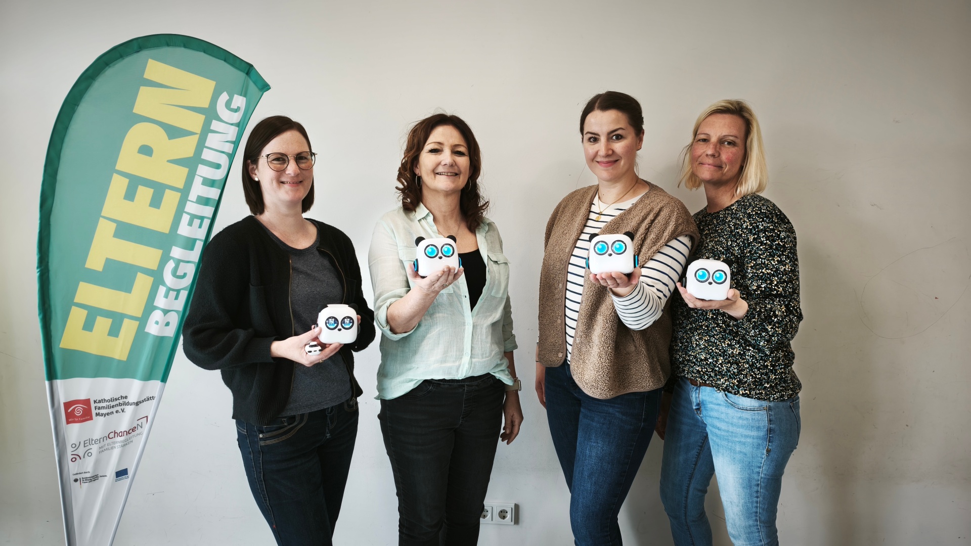 v.l. Laura Hein (FBS-Elternbegleiterin), Christiane Müller-Grün (Leitung Kita Weiersbach), Milena Ellner (FBS-MY Makerspace), Nadine Hermani (FBS-Elternbegleiterin)