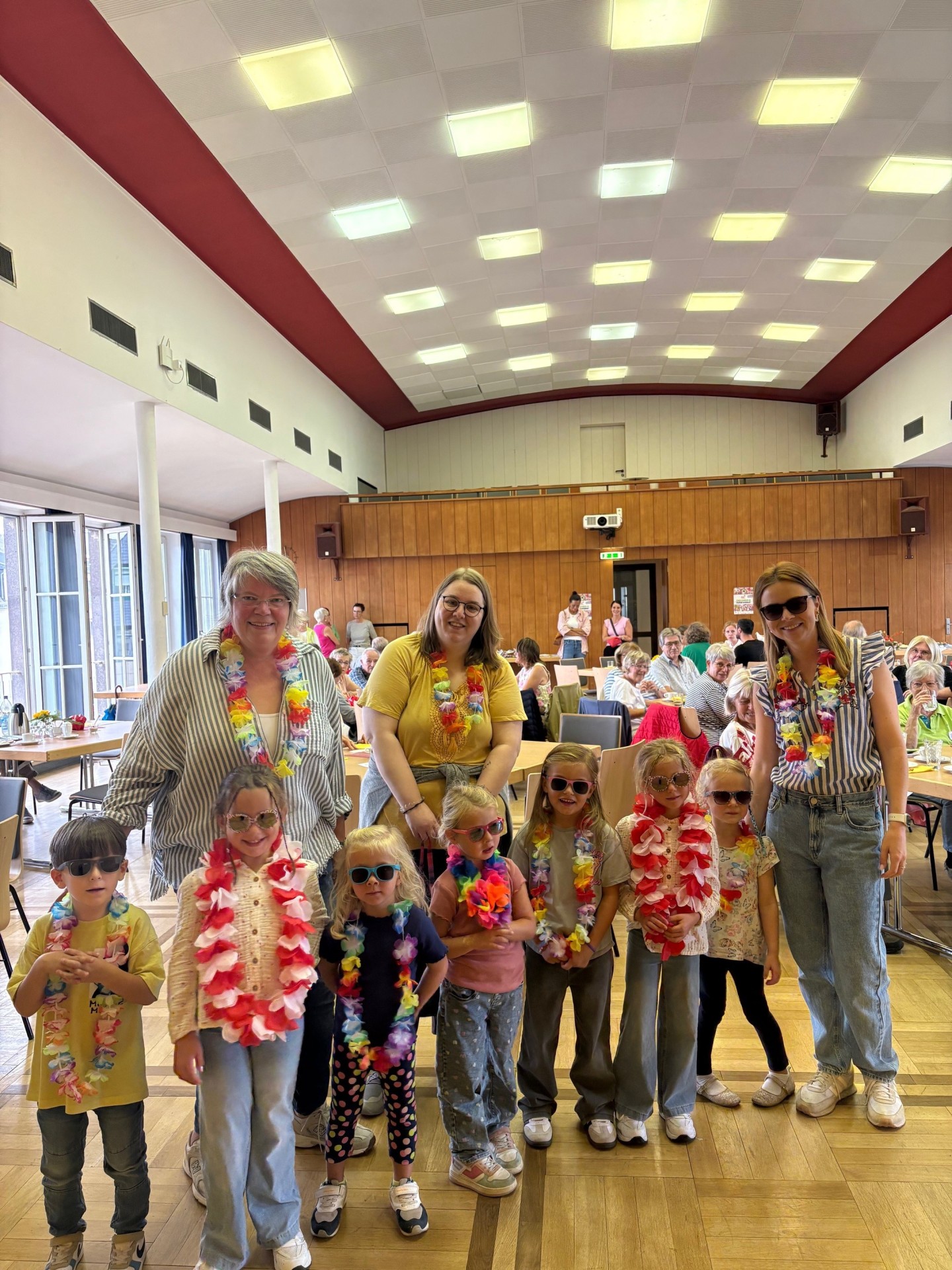 Die Kinder der KiTa Weiersbach in einem Sommer Outfit