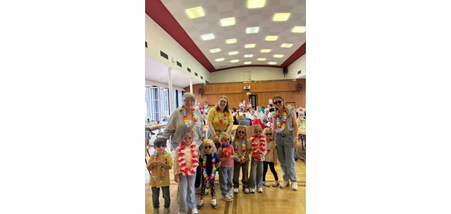 Die Kinder der KiTa Weiersbach begeisterten mit ihrer Tanzeinlage Die Kinder der KiTa Weiersbach in einem Sommer Outfit