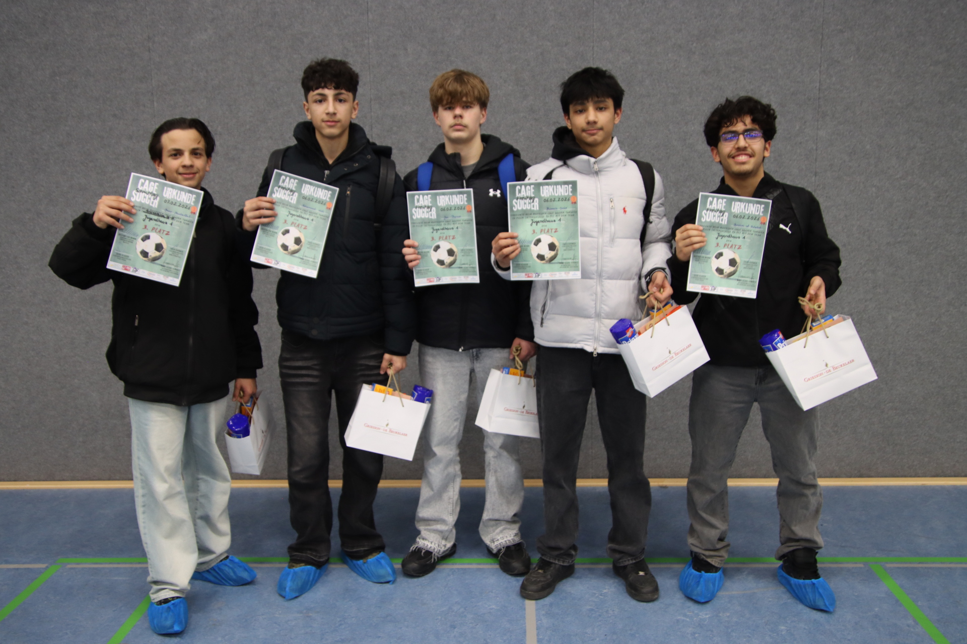 Kinder in der Turnhalle