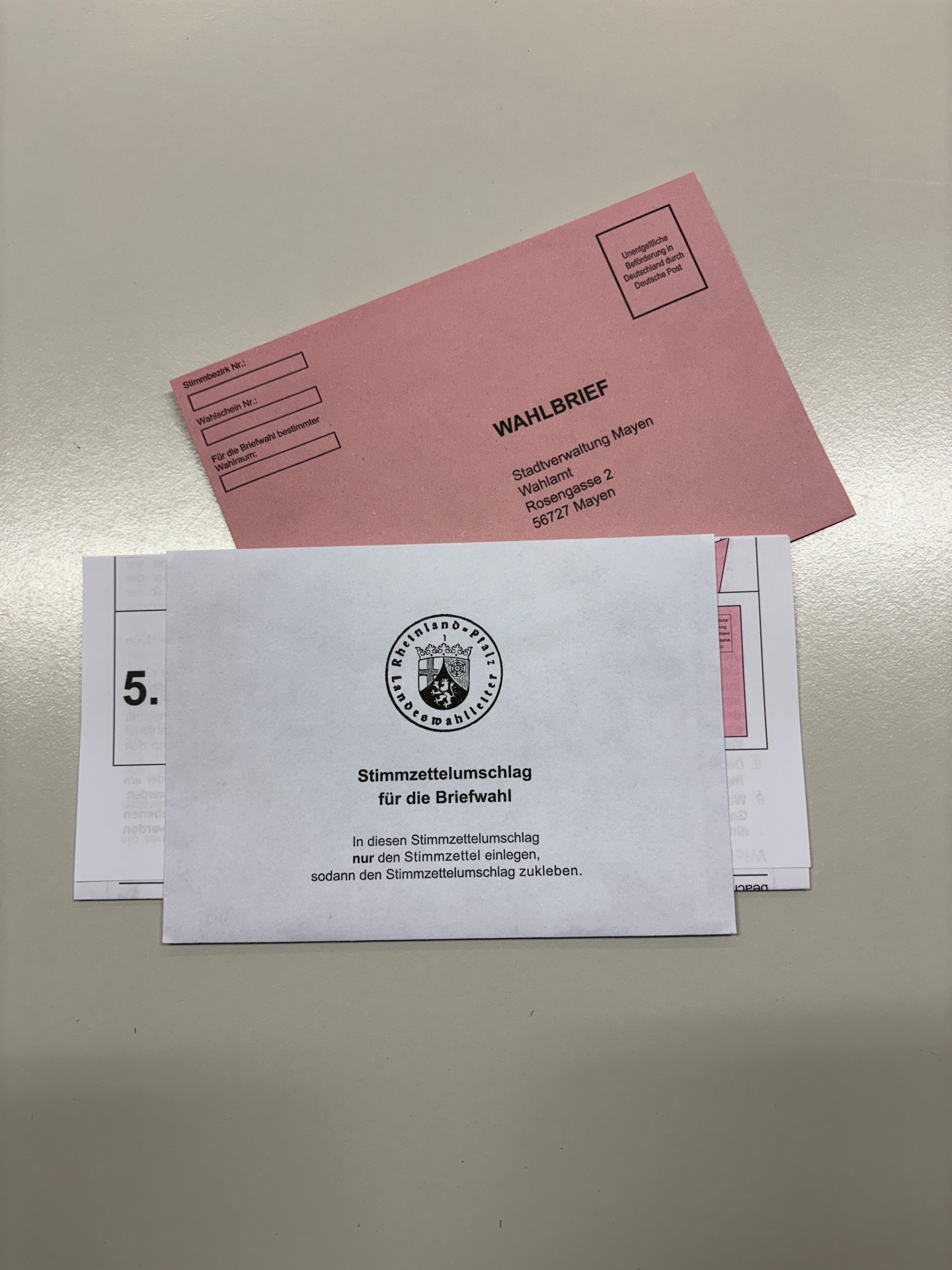 Briefwahlunterlagen für die bevorstehende Wahl