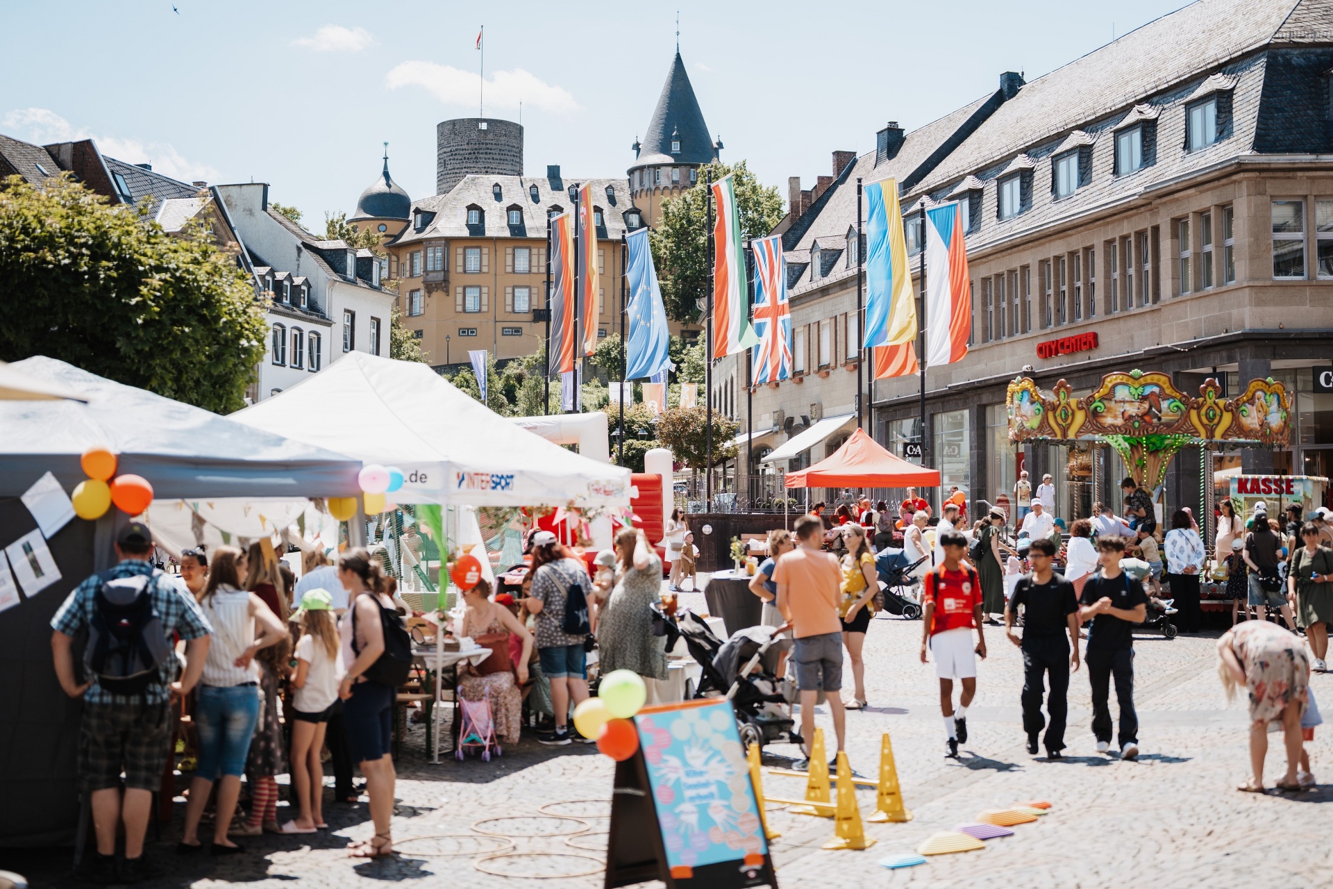 Gut besuchter Marktplatz in Mayen