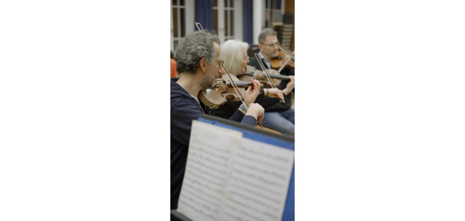 Das städtische Orchester ist am 13. Juni auf der Bühne der Burgfestspiele zu sehen Szenefoto Städtisches Orchester