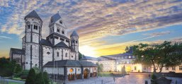 Blick auf die Benediktinerabtei Maria Laach