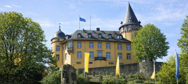 Aufnahme der Genovevaburg von vorne