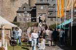 Marktstände vor der Genovevaburg