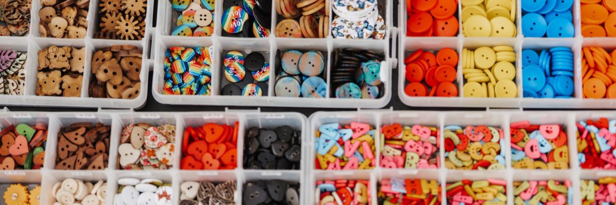 Sammlung von bunten Knöpfen