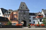 Das Brückentor unter blauem Himmel